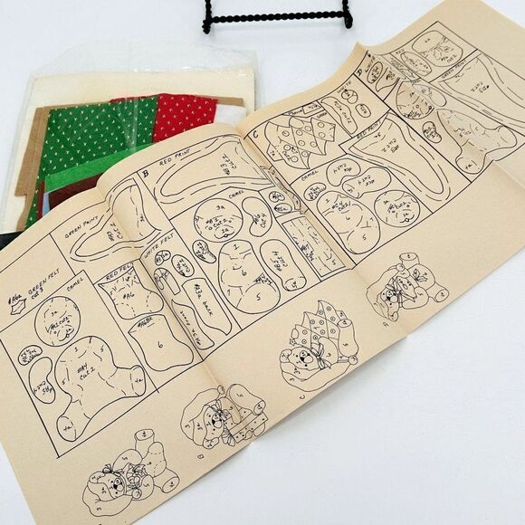 Titan Needlecraft 1980's Christmas Teddy Bear Felt Ornament Kit Set - complete - Picture 7 of 7